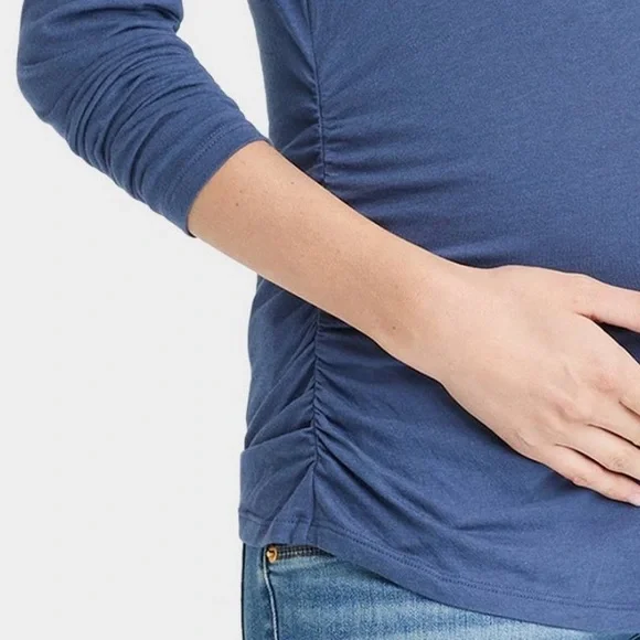 Isabel Maternity By Ingrid & Isabel Long Sleeve Scoop Neck Maternity T-Shirt NWT - Picture 2 of 2